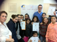 الطالبة ميسلون أبو عمارة تحصل على المرتبة الأولى في مسابقة الخطيب الصغير